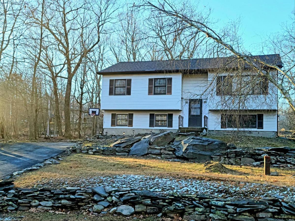 The Pocono'S Retreat With A Gameroom, Firepit, And Lake Bushkill Exterior foto