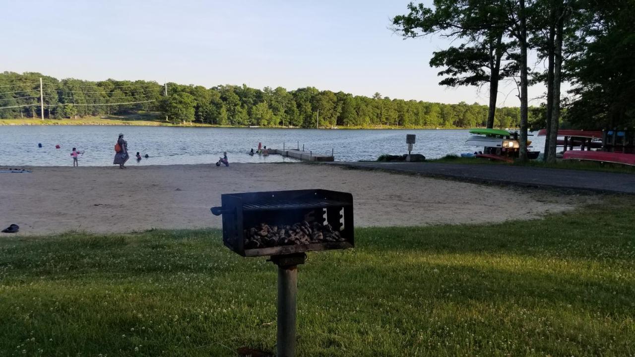 The Pocono'S Retreat With A Gameroom, Firepit, And Lake Bushkill Exterior foto