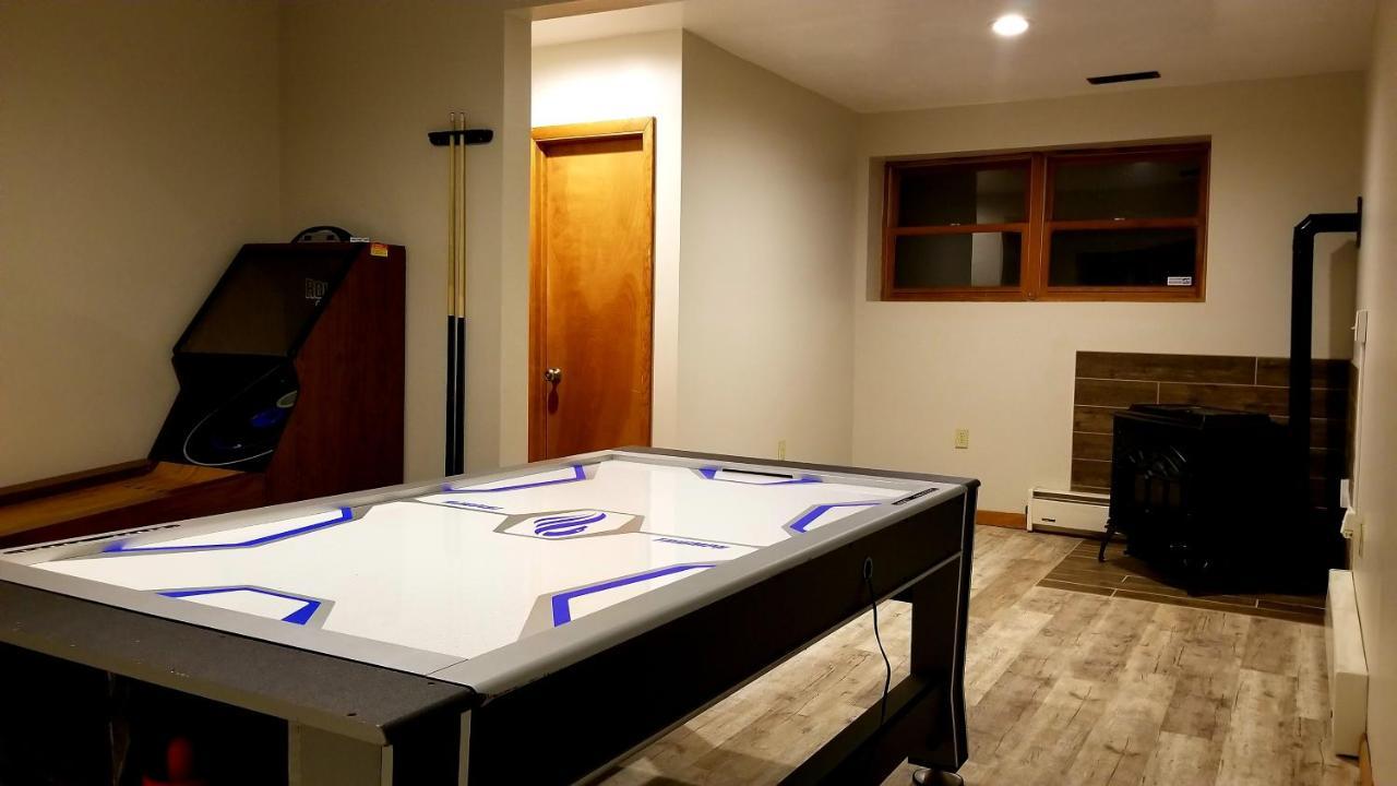 The Pocono'S Retreat With A Gameroom, Firepit, And Lake Bushkill Exterior foto