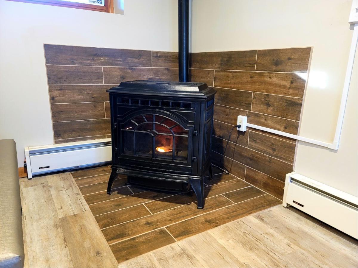 The Pocono'S Retreat With A Gameroom, Firepit, And Lake Bushkill Exterior foto