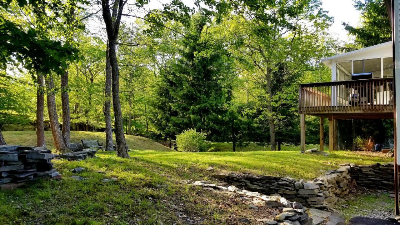 The Pocono'S Retreat With A Gameroom, Firepit, And Lake Bushkill Exterior foto